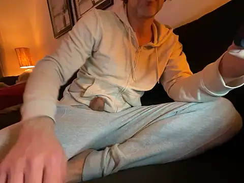 Snapshot of Brandonn1989amateur chatting on 12.17.25 Brandonn1989amateur online show from 12.17.25