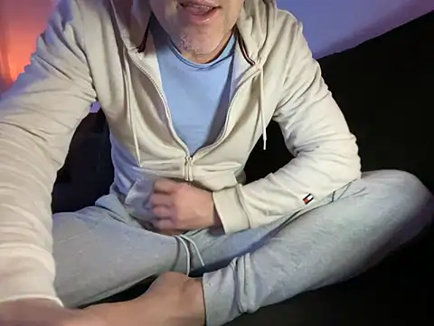 Snapshot of Brandonn1989amateur chatting on 02.24.26 Brandonn1989amateur online show from 02.24.26