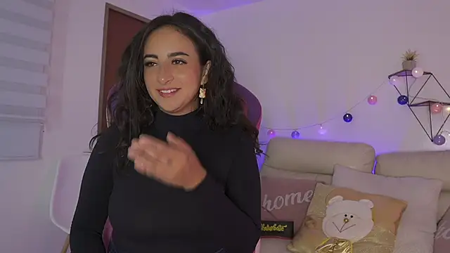 Snapshot of Enola_Holmes_ chatting on 11.29.25 Enola Holmes online show from 11.29.25