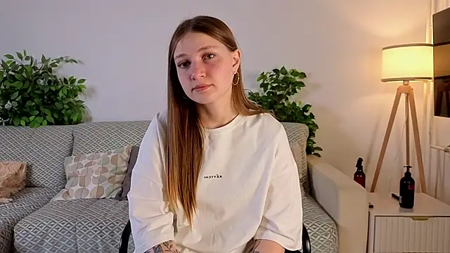 Snapshot of LesaFeldker chatting on 11.30.25 LesaFeldker online show from 11.30.25