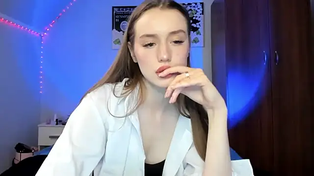 Snapshot of tinyglow chatting on 02.05.26 tinyglow online show from 02.05.26