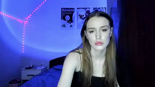 Snapshot of tinyglow chatting on 02.14.26 tinyglow online show from 02.14.26