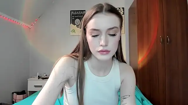 Snapshot of tinyglow chatting on 02.20.26 tinyglow online show from 02.20.26