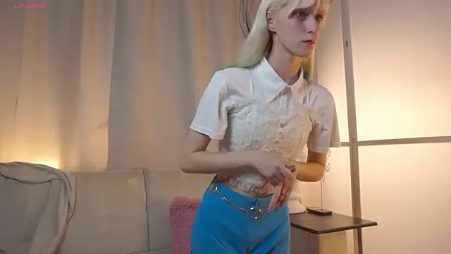 Snapshot of BeverlyWahoske chatting on 11.15.25 BeverlyWahoske online show from 11.15.25