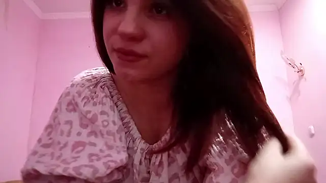 Snapshot of Emimiror chatting on 11.26.25 Emimiror online show from 11.26.25