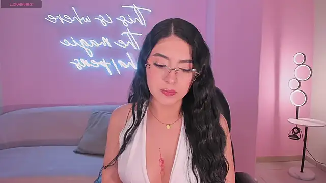 HaileyRoss  online show from 04.15.26