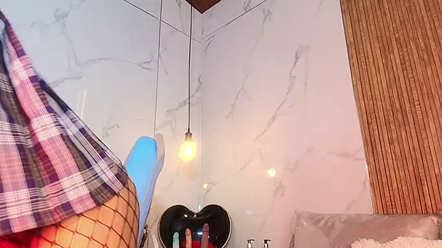 Snapshot of Milu_carbajal_x chatting on 07.18.26 Milu carbajal x online show from 07.18.26