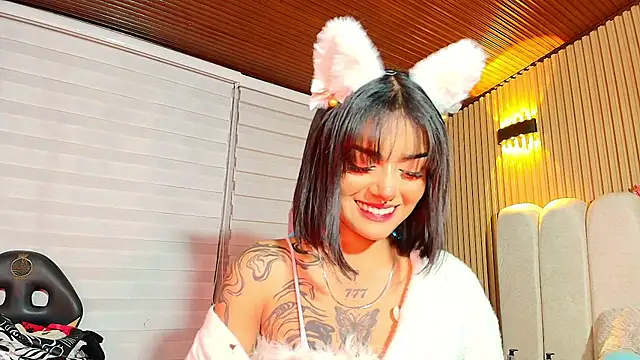 Snapshot of Milu_carbajal_x chatting on 07.22.26 Milu carbajal x online show from 07.22.26