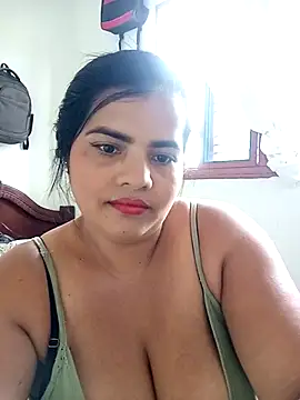 Snapshot of _QueenSofia_ chatting on 11.20.25 QueenSofia online show from 11.20.25