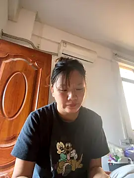 Snapshot of yiyi0316 chatting on 11.16.25 yiyi0316 online show from 11.16.25