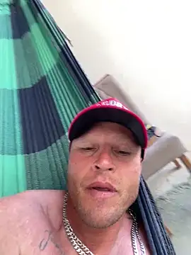 Snapshot of patraick chatting on 11.16.25 patraick online show from 11.16.25