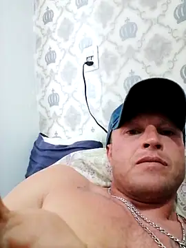 Snapshot of patraick chatting on 11.24.25 patraick online show from 11.24.25