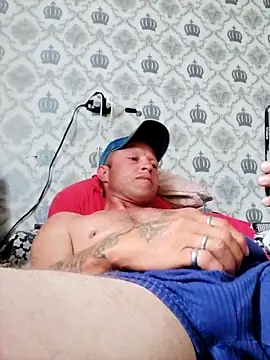 Snapshot of patraick chatting on 12.14.25 patraick online show from 12.14.25