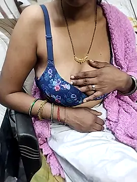 Snapshot of sexysushma1992 chatting on 11.27.25 sexysushma1992 online show from 11.27.25