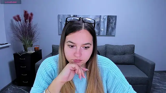 Maria Bond online show from 12.01.25