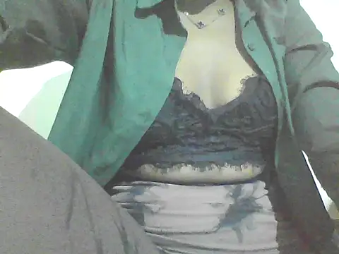 Snapshot of StormzyLeila chatting on 11.20.25 StormzyLeila online show from 11.20.25