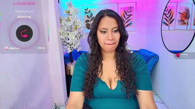 Snapshot of Lili_rousx chatting on 11.26.25 Lili rousx online show from 11.26.25