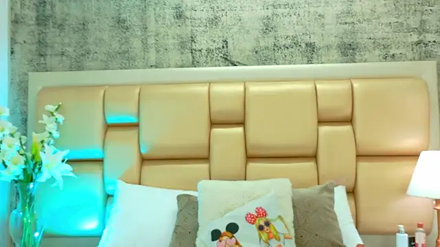 Snapshot of SelennaCooper chatting on 11.28.25 SelennaCooper online show from 11.28.25