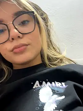 Snapshot of Xxx_Amy chatting on 11.30.25 Xxx Amy online show from 11.30.25