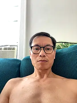 Snapshot of AssaBT chatting on 11.17.25 AssaBT online show from 11.17.25