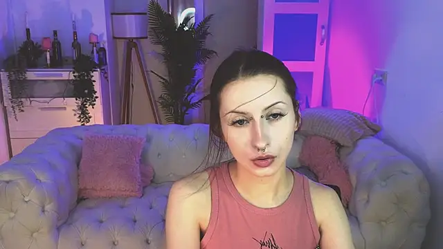 AliceWallflower online show from 11.23.25