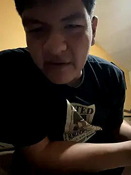 Snapshot of kire-18 chatting on 11.17.25 kire-18 online show from 11.17.25