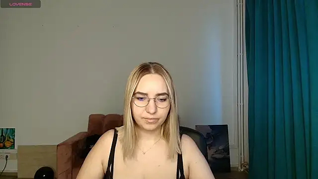 HillaryWong online show from 11.17.25