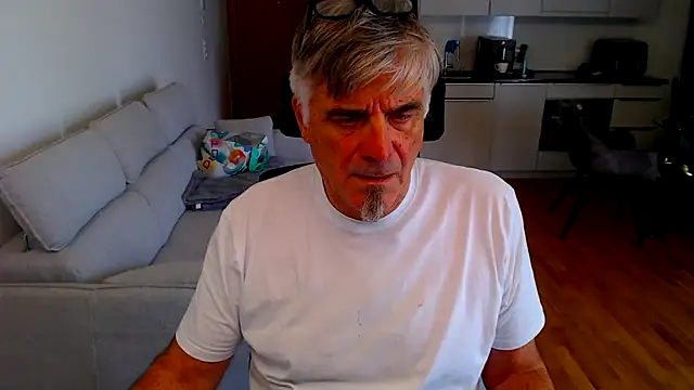 Buidapest online show from 03.27.26