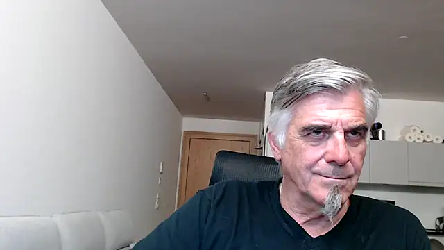 Buidapest online show from 05.12.26