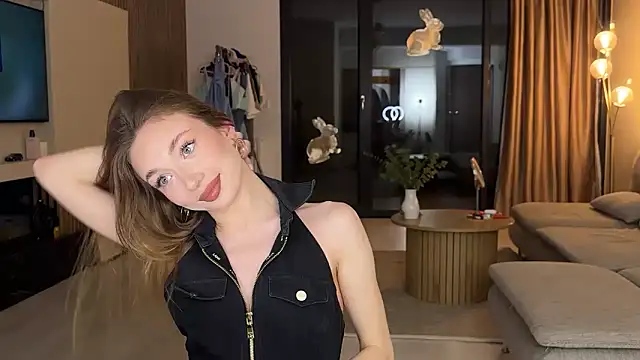 Snapshot of Jolienne chatting on 05.17.26 Jolienne online show from 05.17.26