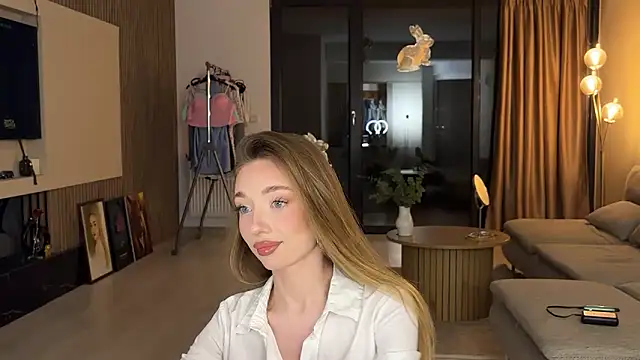 Snapshot of Jolienne chatting on 05.21.26 Jolienne online show from 05.21.26