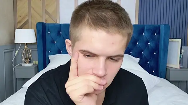 Snapshot of Piter_Ward chatting on 11.24.25 Piter Ward online show from 11.24.25