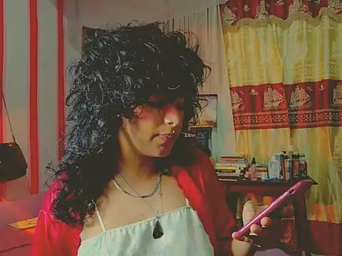 Snapshot of justcallmemargo chatting on 11.17.25 justcallmemargo online show from 11.17.25