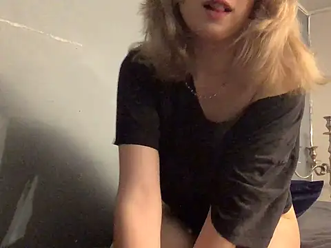 Snapshot of chaton_blanche chatting on 05.29.26 chaton blanche online show from 05.29.26