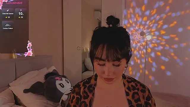 Snapshot of Lia_May chatting on 11.25.25 Lia May online show from 11.25.25