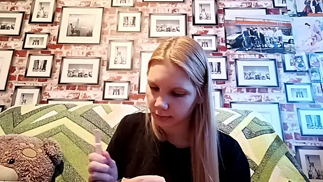 EvieBaggette online show from 11.17.25