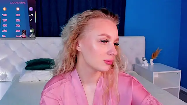 Snapshot of KiraRuiz chatting on 02.22.26 KiraRuiz online show from 02.22.26