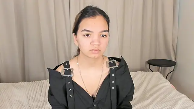 Snapshot of CoreenLuebbers chatting on 11.21.25 CoreenLuebbers online show from 11.21.25