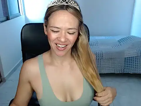 Annie Cervantez online show from 04.06.26