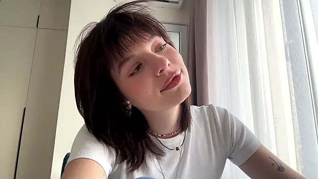 Snapshot of LollySimes chatting on 11.19.25 LollySimes online show from 11.19.25