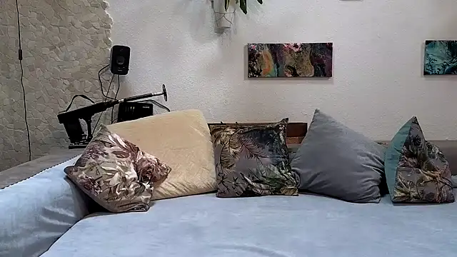 Shy-Ivy online show from 06.04.26
