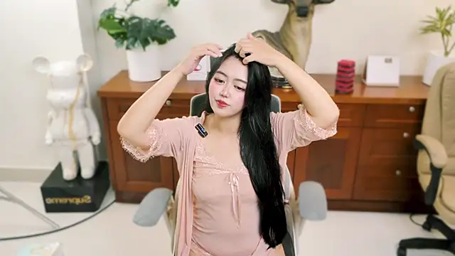 Snapshot of Pickmegirl_999 chatting on 11.21.25 Pickmegirl 999 online show from 11.21.25