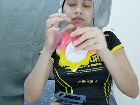 Snapshot of Ursexyasianskinny chatting on 12.04.25 Ursexyasianskinny online show from 12.04.25