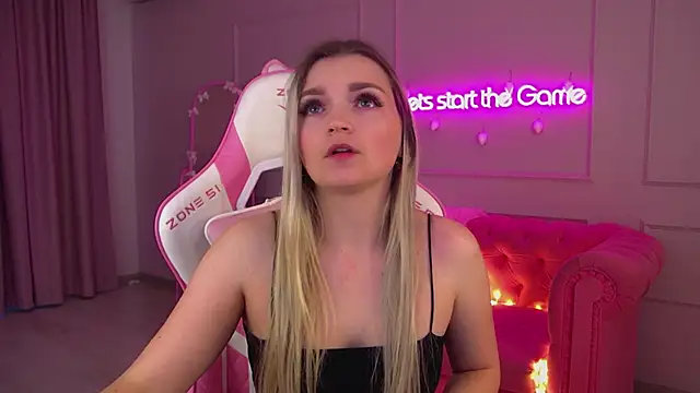 AnnyRaii online show from 12.16.25