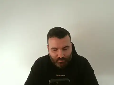 Snapshot of Yasinozturk3232 chatting on 11.20.25 Yasinozturk3232 online show from 11.20.25