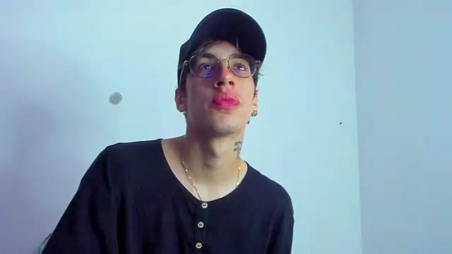 Snapshot of Dio__morningstar chatting on 11.19.25 Dio morningstar online show from 11.19.25