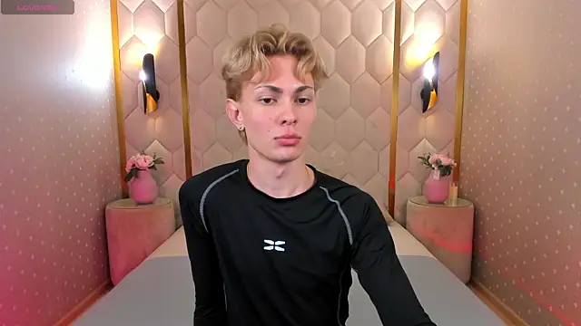 Snapshot of Even_Vrot chatting on 11.21.25 Even Vrot online show from 11.21.25