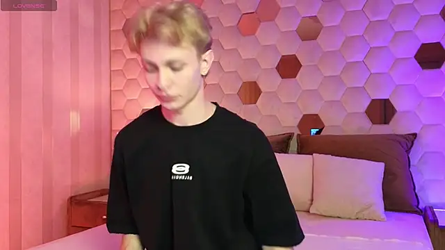 Snapshot of Even_Vrot chatting on 11.28.25 Even Vrot online show from 11.28.25