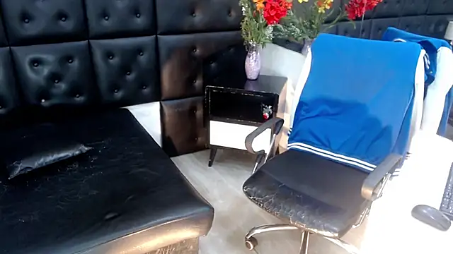 ChrisHott01 online show from 12.02.25