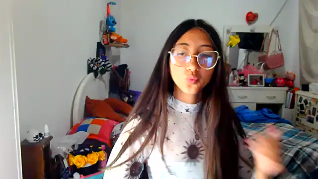 Snapshot of Nanylux chatting on 11.21.25 Nanylux online show from 11.21.25